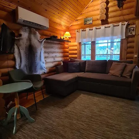 Log On The Riverbank Chalet *